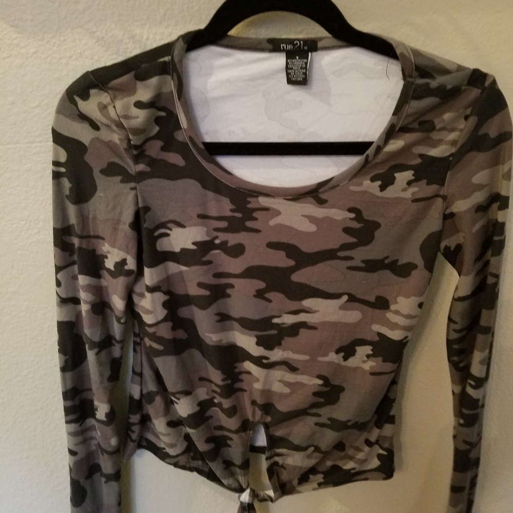 LADIES LONG SLEEVED CAMO TEE